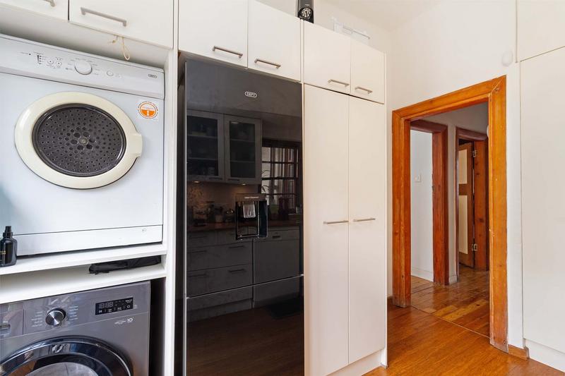 2 Bedroom Property for Sale in Sea Point Western Cape